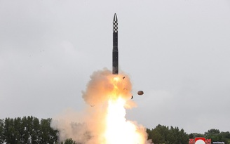 Triều Tiên tuyên bố thử tên lửa Hwasong-18, gửi cảnh báo tới Mỹ