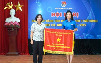 Tỉnh đoàn Quảng Nam nhận Cờ thi đua của Chính phủ