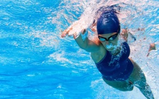 Ngày mới với tin tức sức khỏe: Phát hiện thêm nhiều lợi ích của bơi lội