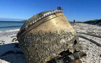 Bí ẩn vật thể khổng lồ dạt vào bãi biển Úc