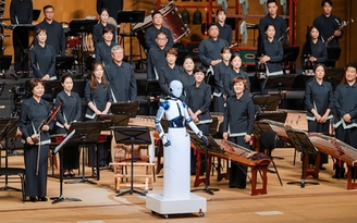 Robot chỉ huy dàn nhạc ở Seoul