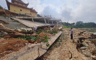 Bờ sông ở Vĩnh Phúc sạt 100 m, một ngôi đền có nguy cơ bị ‘nuốt chửng’