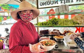 Quán bún thịt nướng ngon có tiếng: Bà chủ 10 năm… không ăn món mình nấu