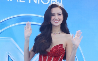 Hoa hậu Bảo Ngọc xuất hiện rạng rỡ giữa ồn ào