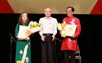 Lần đầu tiên trao giải thưởng và học bổng Trần Văn Khê