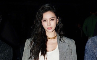 Tóc xoăn xù được Lisa, Angelababy, Jiyeon “đánh bại” camera thường bởi vẻ ngoài hoàn hảo