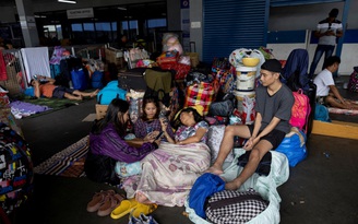 Philippines sơ tán, Đài Loan hủy tập trận vì siêu bão Doksuri