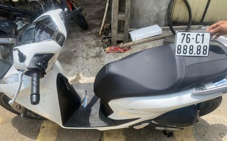 Quảng Ngãi: Thợ sửa xe máy bấm trúng biển số ngũ quý 8 cho xe Honda SH