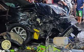 Vụ ô tô lao trúng người ngồi uống trà đá vỉa hè: 1 nạn nhân đã tử vong