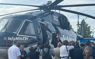 Tổng thống Putin tặng trực thăng cho Tổng thống Zimbabwe