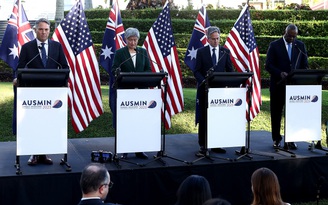 Mỹ giúp Úc sản xuất hệ thống rốc két dẫn đường phóng loạt
