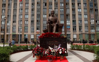 Khánh thành tượng đài Chủ tịch Hồ Chi Minh mới tại thành phố St. Petersburg