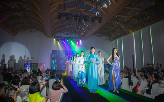 Thí sinh Miss World Vietnam trình diễn tại hội nghị khách hàng ‘Thần thái cùng Tydol’