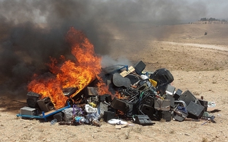 Taliban đốt nhiều nhạc cụ, thiết bị âm thanh ‘suy đồi đạo đức’
