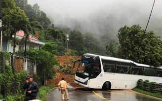 Lâm Đồng: Sạt lở đèo Bảo Lộc, 3 CSGT và 1 người dân mất tích