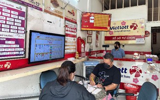 Ông chủ điểm bán Vietlott nổ jackpot 9 lần khiến người chơi thi nhau ‘xin vía’