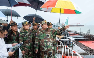 Bộ trưởng Quốc phòng Campuchia thị sát căn cứ hải quân phía nam Biển Đông