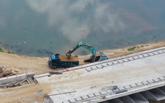 Yêu cầu báo cáo vụ trộm cát tại công trình đập dâng hạ lưu sông Trà Khúc