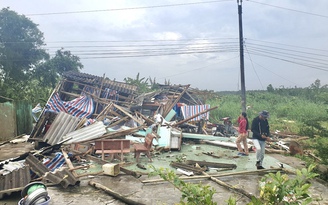 Cà Mau chi hơn 2,4 tỉ đồng hỗ trợ người dân bị sập nhà do thiên tai