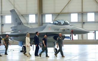 Tổng thống Zelensky thăm Hà Lan, xem xét tiêm kích F-16