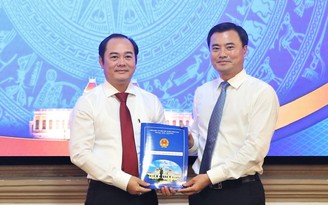Nhân sự TP.HCM: Phê chuẩn phó chủ tịch 2 huyện Bình Chánh và Hóc Môn