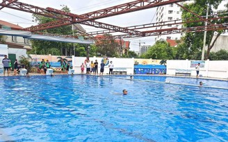 Học sinh 13 tuổi tử vong trong bể bơi nhà trường