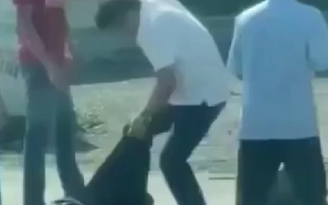 Vụ nam thanh niên bị đánh đập dã man ở Thanh Hóa: 'Nhóm người hung hãn, không ai dám can'