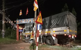 Tai nạn ở Tiền Giang: Xe tải tông sập trụ điện, tài xế tử vong tại chỗ