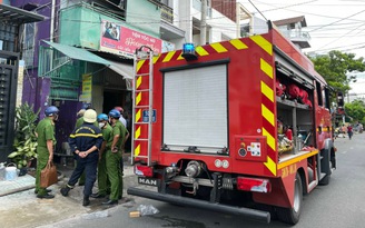 Cháy lớn trong con hẻm nhỏ khiến người dân hoảng loạn Cháy lớn trong con hẻm nhỏ khiến người dân hoảng loạn