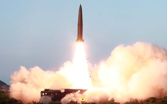 Triều Tiên phóng tên lửa sau khi máy bay ném bom Mỹ tập trận tại khu vực
