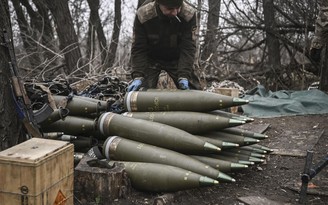 Ukraine 'đốt' đạn pháo quá nhanh, Mỹ nỗ lực tiếp ứng