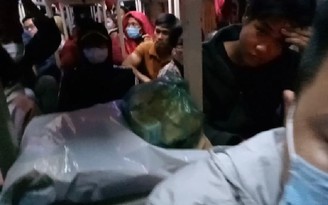 Xử lý xe khách 43 chỗ nhồi nhét 72 người đi qua Bình Phước