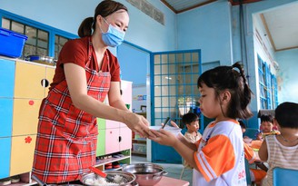 TP.HCM quy định tiền ăn bán trú: Trường học 'cân đong đo đếm'