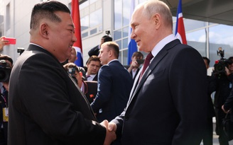 Tổng thống Putin đang hội đàm với nhà lãnh đạo Kim Jong-un tại Nga