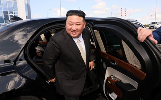 Nhà lãnh đạo Kim Jong-un trải nghiệm xe limousine của Tổng thống Putin