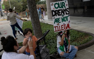 Thẩm phán Mỹ bác bỏ chương trình hoãn trục xuất người nhập cư DACA