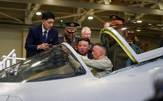 Ông Kim Jong-un thăm 2 nhà máy sản xuất máy bay Nga