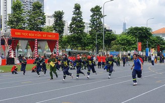 Cận cảnh tranh tài nghiệp vụ cứu người trong đám cháy