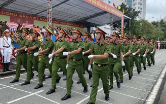 Ấn tượng màn duyệt binh và biểu diễn võ thuật của học viên cảnh sát