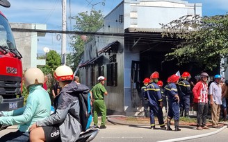 Ninh Thuận: Cháy nhà để đồ bán tạp hóa, khói đen bao phủ khu dân cư