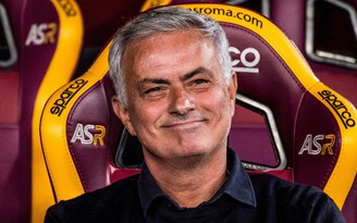 HLV Mourinho kêu gọi sự ổn định sau chiến thắng ‘7 sao’ của AS Roma