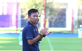 HLV Hoàng Anh Tuấn khen sân tập, không sợ đội tuyển Olympic Việt Nam đá ‘chấp tuổi’