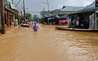 Áp thấp nhiệt đới gây mưa lớn, cảnh báo lũ quét 10 tỉnh miền Trung, Tây nguyên