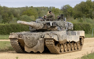 Cạn vũ khí vì viện trợ Ukraine, Đức mua lại xe tăng đã bán cho Thụy Sĩ