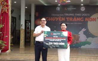 Hơn 200 bệnh nhi đón trung thu, nhận quà từ Kim Oanh Group