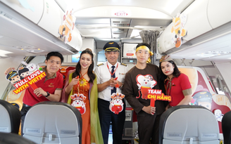 Rước đèn Trung thu máy bay Amy cùng Vietjet khắp muôn phương