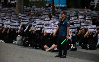 Hàng vạn giáo viên Hàn Quốc biểu tình vì bị học sinh, phụ huynh 'bắt nạt'