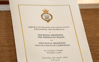 Đám cưới thế kỷ của Vua Charles III được tái hiện trong loạt phim 'Hoàng quyền'