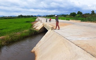 Đường mới gây ngập úng khu dân cư