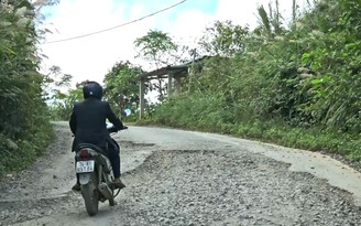 Đường huyết mạch đầy ‘thương tích’ ở Quảng Trị: Mất đà vì vừa dốc, vừa cua